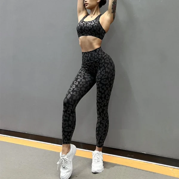 Leopard Details Yoga Set - Image 11